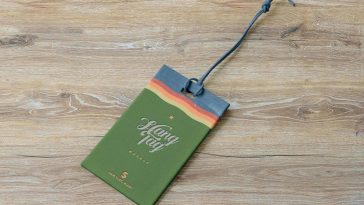Free Clothing Hang Tag Mockup PSD