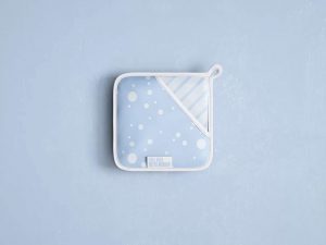 Free Oven Mitts / Pot Holder Mockup PSD