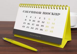 Free Desk Calendar With Pen Mockup PSD