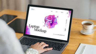 Free Women Working On Laptop Mockup PSD