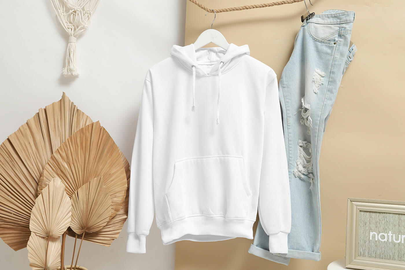 Free Hoodie Hanging On Rope Mockup PSD