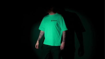 Free Loose Fit Half-Sleeve T-shirt Mockup PSD