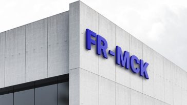 Free Logo On Building Mockup PSD