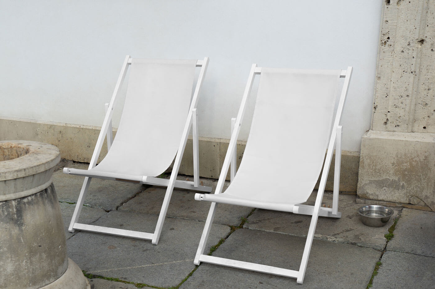 Free Wooden Folding Beach Sling Chairs Mockup PSD