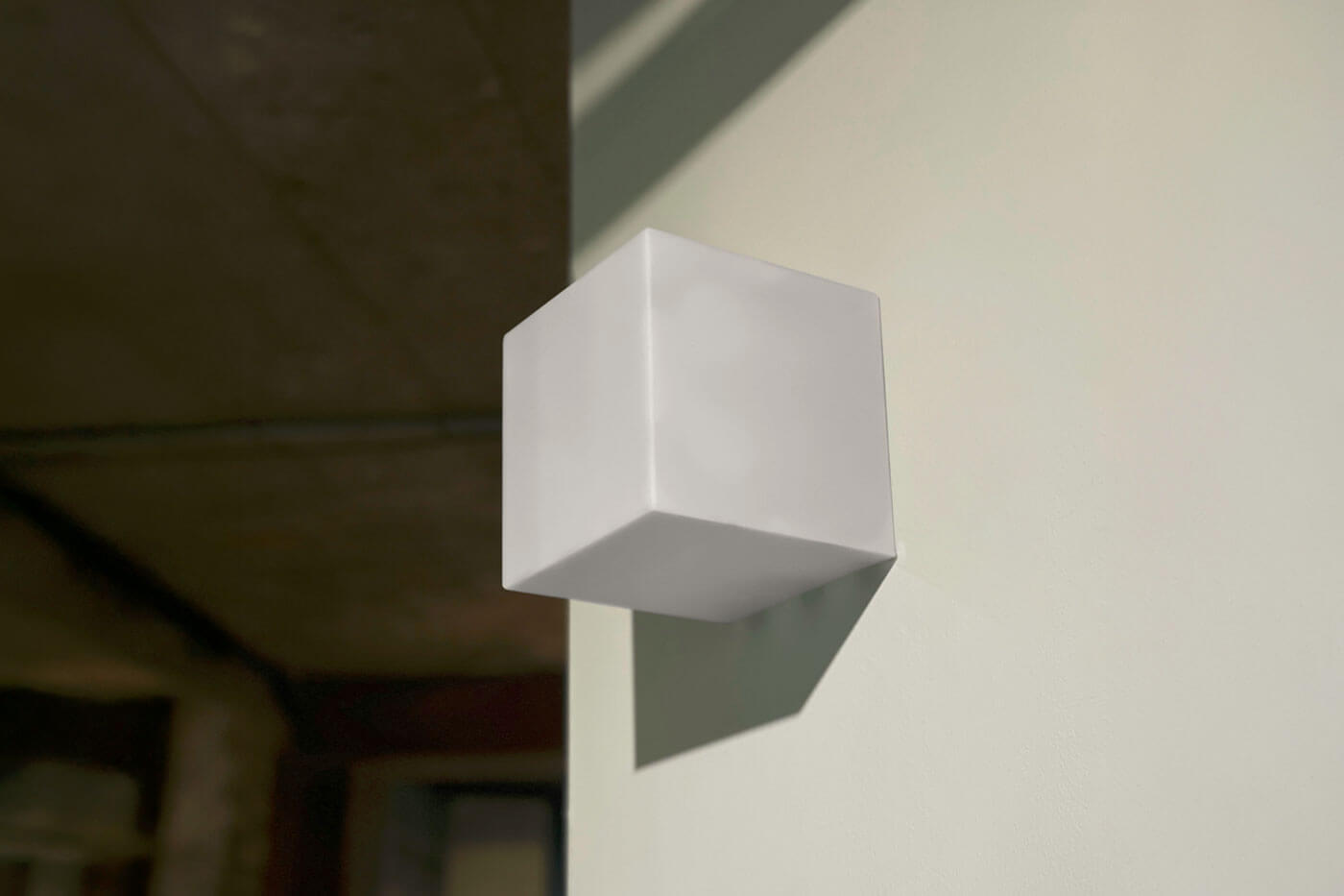 Free Cube Wall Sign Mockup PSD