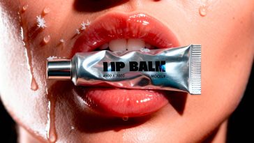 Free Lip Balm Mockup PSD