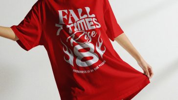 Free Men’s Oversized T-Shirt Mockup PSD